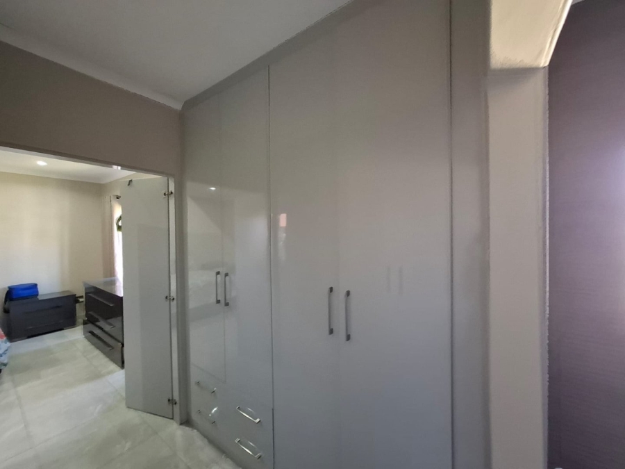 4 Bedroom Property for Sale in Waterkloof East North West
